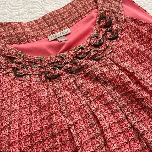 Roz & Ali Top Sleeveless Geometric Print Embellished Neckline Size M - Picture 6 of 14